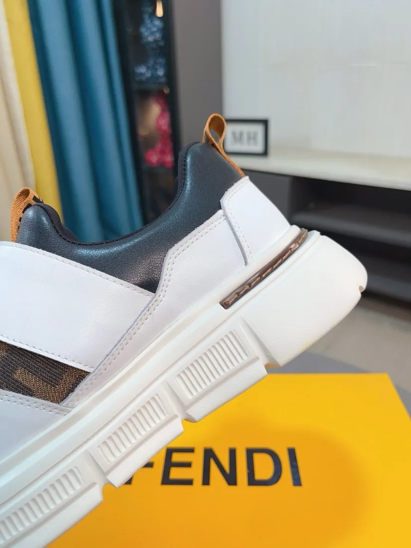 Men's shoes 💰400🌹🌹[FENDI] Fendi's classic and comfortable men's shoes, this complex sneaker is made of soft calfskin➕genuine leather lining➕original ultra-light rubber material with rough outsole. This unique light style is suitable for the casual and refined sensibility of this season. It is comfortable and natural on the feet. It is an everyday style for casual travel in autumn and winter! 38/44